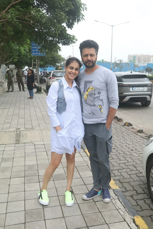 Actor Ritesh Deshmukh and wife Genelia were seen taking a stroll at BKC