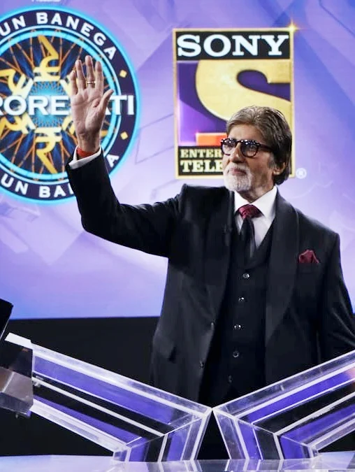 Celebrity Spotting: Akshay Kumar, Amitabh Bachchan, Sonam Kapoor snapped in the city