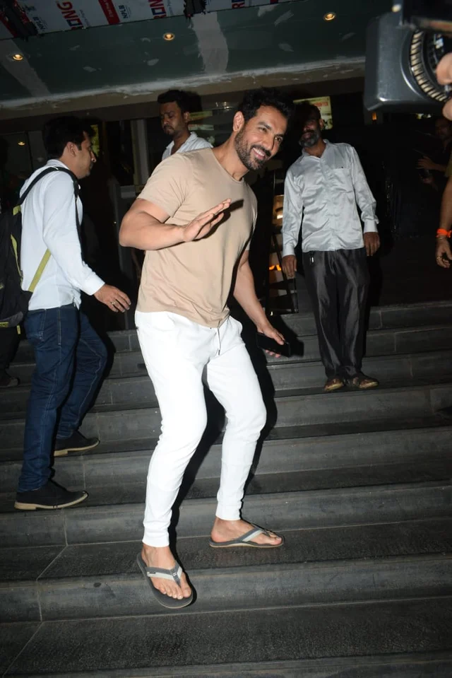 Have you seen these pictures of John Abraham, Janhvi Kapoor, and Vidya Balan?