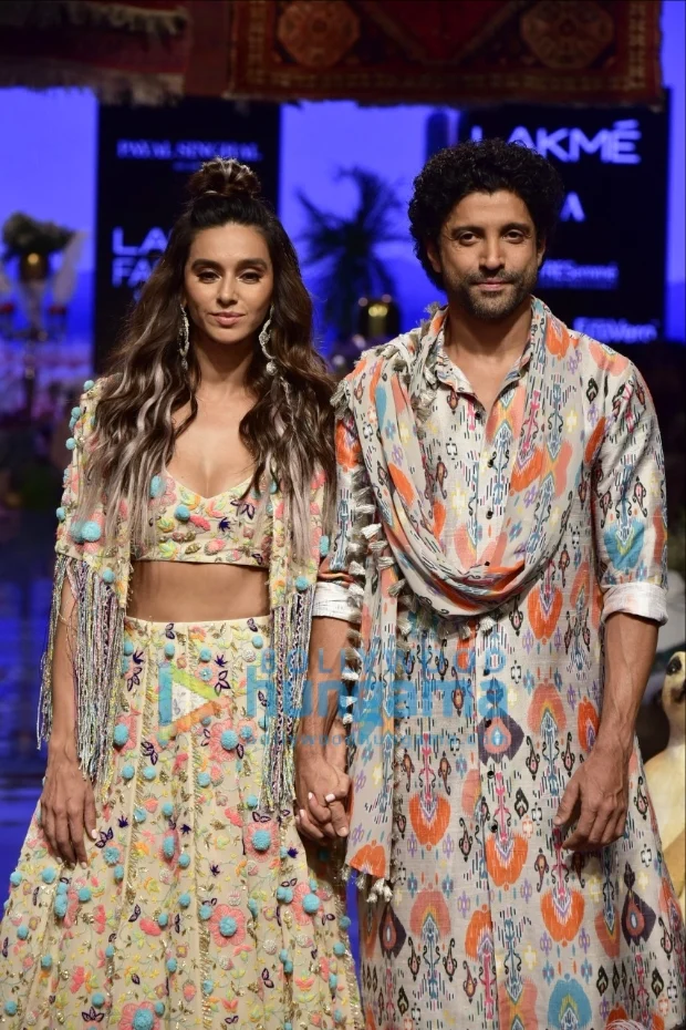 Farhan Akhtar compliments GF Shibani Dandekar's style at the LFW 2019