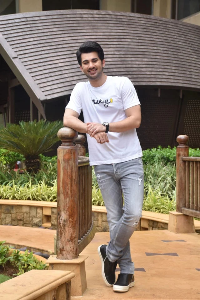 Sunny Deol’s son Karan Deol and actress Sahher Bambba were clicked by paparazzi as the duo is promoting their upcoming film ‘Pal Pal Dil Ke Pass’.