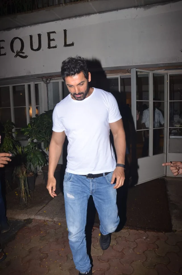 Celebrity Spotting: Akshay Kumar, Amitabh Bachchan, Sonam Kapoor snapped in the city