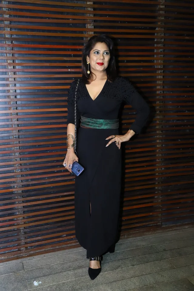 Paparazzi Files: Varun Dhawan, Sameera Reddy and others captured by shutterbugs