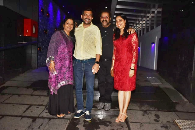 Singer Hari Haran and celebrity chef Sanjeev Kapoor were spotted with their respective wives at Hakkasan in Bandra.