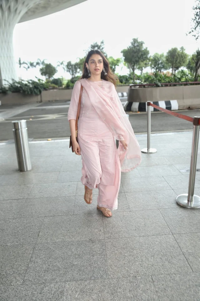 Paparazzi Files: Genelia Deshmukh, Kartik Aaryan, Shahid Kapoor captured by shutterbugs