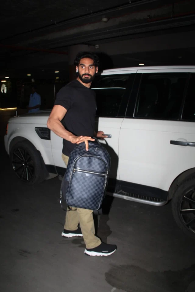 Sunil Shetty’s son Ahan was snapped at the Mumbai airport returning home early morning. The star kid is yet to make his debut in Bollywood, but is gearing up for Milan Luthria's directorial. The film is produced by Sajid Nadiadwala.