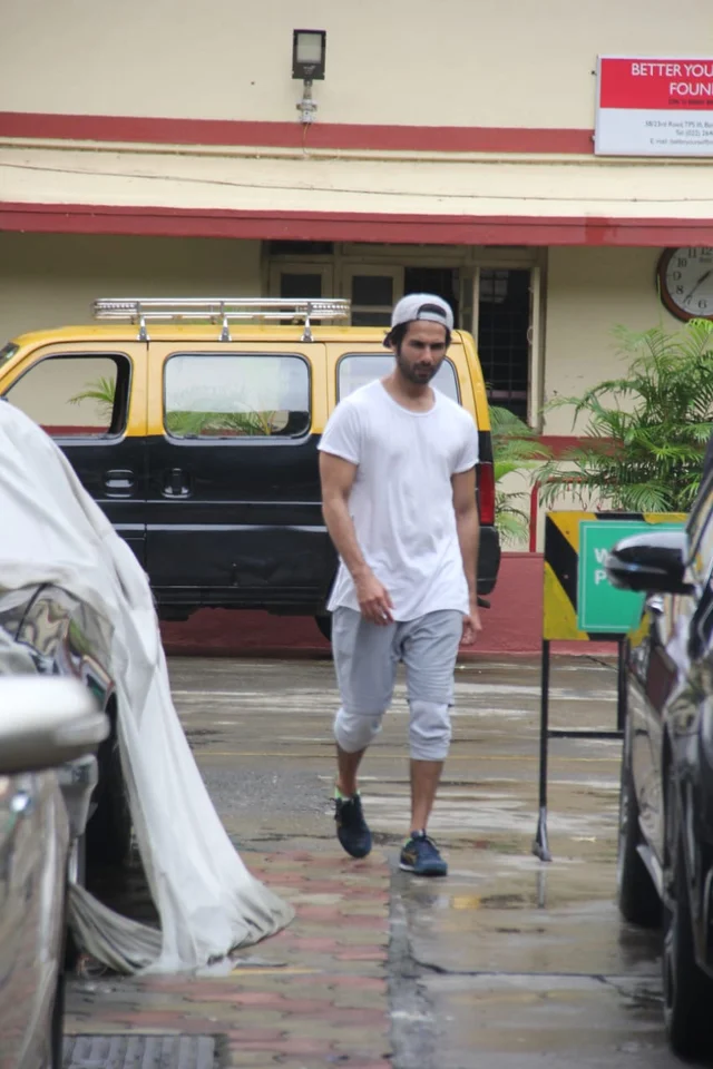 Fitness enthusiast Shahid Kapoor was snapped at ithink fitness this morning.