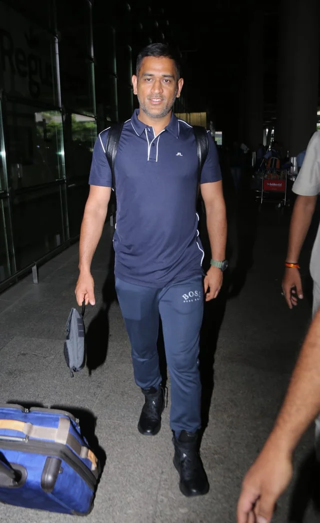 Captain cool MS Dhoni arrived at Mumbai airport