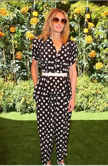 Julia Roberts brings back 'Pretty Woman' in polka dot ensemble