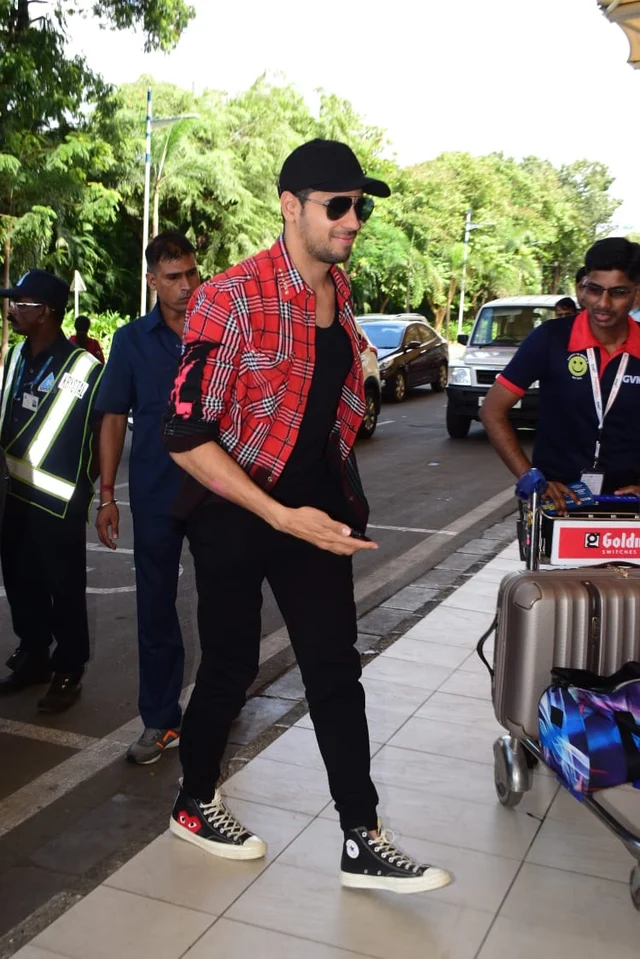 Siddharth Malhotra and Tara Sutaria at airport