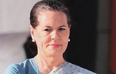 Sonia cuts agitating Andhra MPs to size