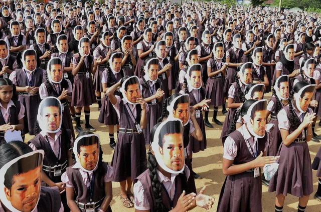 Sachin masks dazzle as 2,000 students bid adieu in style