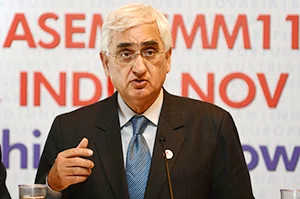Aziz-separatists meet: India airs displeasure to Pakistan