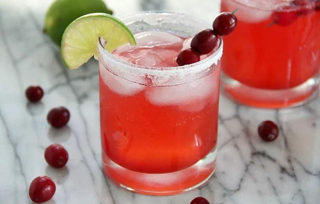 Cranberry-Margarita<br />Picture credits: phenomenalmama.com / eatdrinklove.com