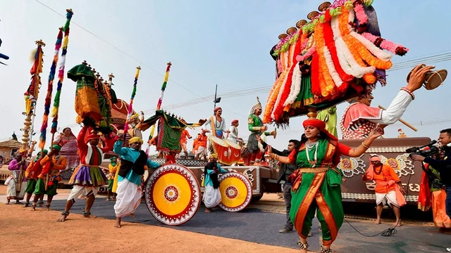 New Delhi:Tamil Nadu tableaux artists, participating in the forthcoming Republic Day function, during a press preview in New Delhi on Sunday. PTI Photo by Kamal Singh