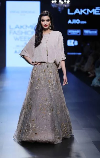 Showstopper Diana Penty for Payal Singhal at LFW SR 17