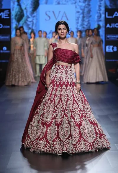 Showstopper Nimrat Kaur for SVA at LFW SR 17