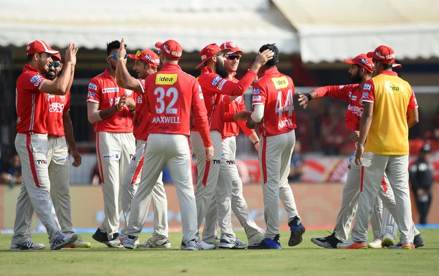 IPL 2017: Confident RCB take on bustling KXIP at Indore