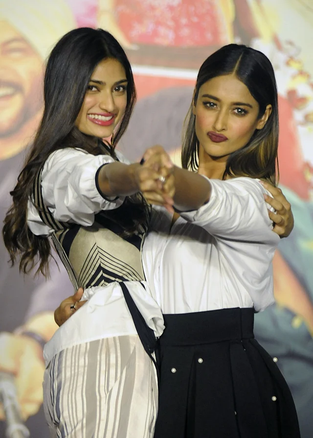 Indian Bollywood actors Athiya Shetty (L) and Ileana DCruz pose for a photograph during a promotional event for the forthcoming Hindi film ‘Mubarakan’ directed by Anees Bazmee in Mumbai on June 20, 2017. / AFP PHOTO / STR