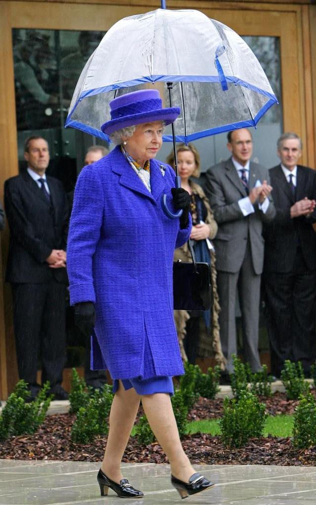 10 most fashionable umbrella moments of Queen Elizabeth