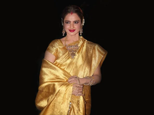 Iconic sarees worn by these Bollywood stars have stood the test of time!