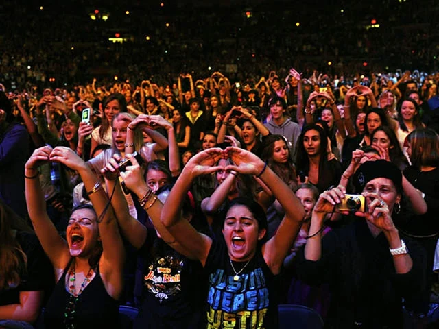 Ed is known for his signature performance style without a full band
