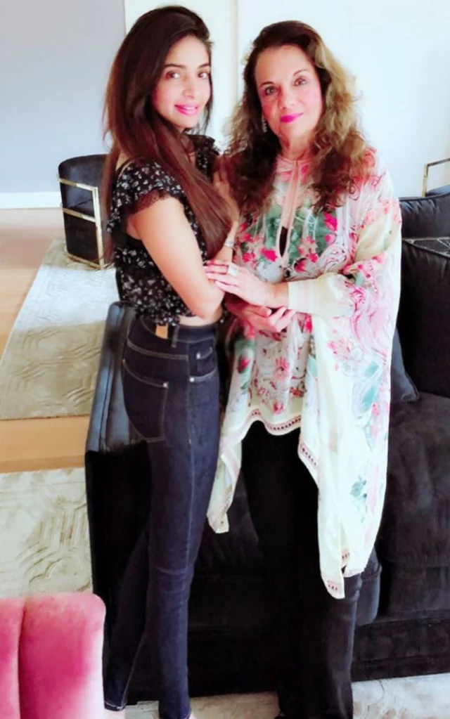 Rumours spread about the veteran actor Mumtaz’s death; daughter posts a video to stop the rumours