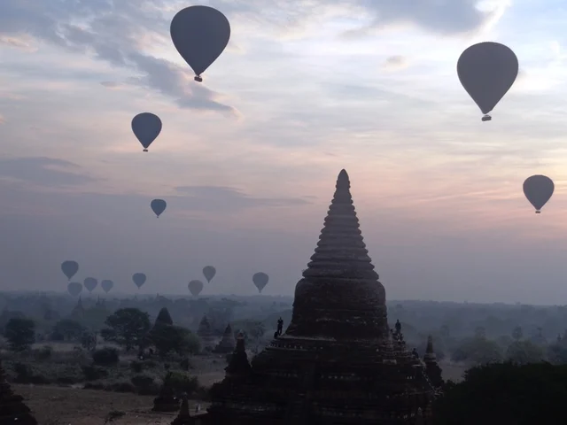 Balloon rides in the morning – Bagan
