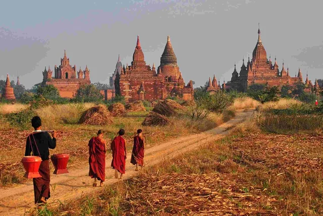 Idyllic scenes of Bagan