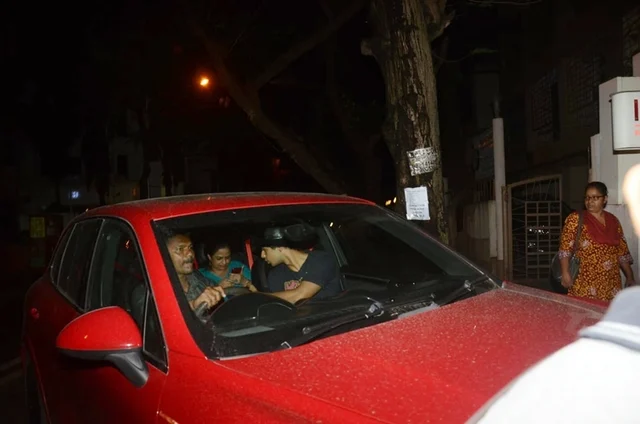 Ishaan Khatter and Shahid Kapoor’s mother Neelima Azim spotted at Hinduja Hospital. Photo By: Viral Bhayani