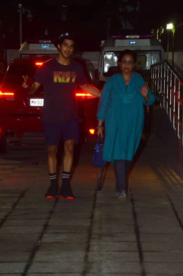 Ishaan Khatter and Shahid Kapoor’s mother Neelima Azim spotted at Hinduja Hospital. Photo By: Viral Bhayani