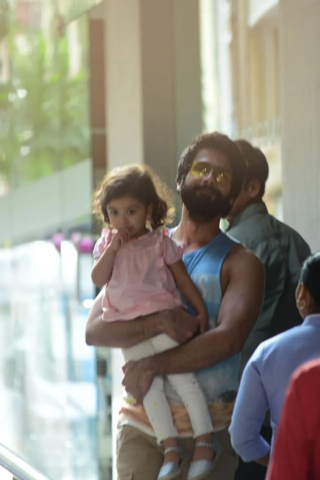 Shahid Kapoor with daughter Misha spotted at the hospital. Image: Viral Bhayani
