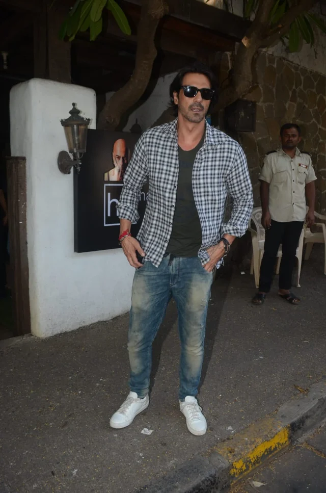 Arjun Rampal spotted in Bandra. Photo by Viral Bhayani