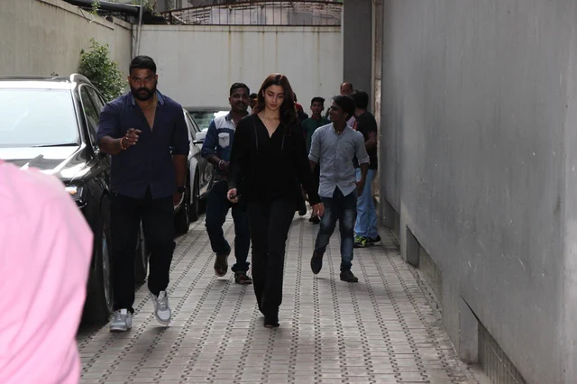 Alia Bhatt spotted at Vishesh Films office. Photo by Viral Bhayani