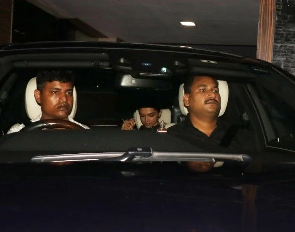 Deepika Padukone spotted exiting Aamir Khan’s residence, movie on the cards?