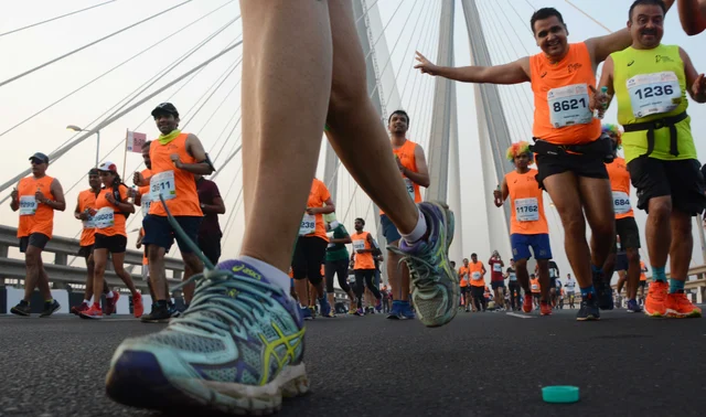 Mumbai : Mumbai Marathon 2019: Runners hit the BandraWorli Sea Link. Photo by BL SONI