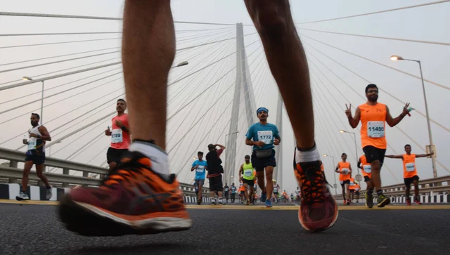 Mumbai : Mumbai Marathon 2019: Runners hit the BandraWorli Sea Link. Photo by BL SONI