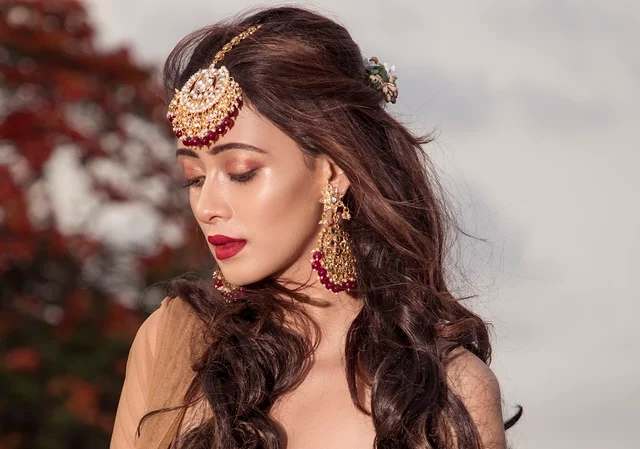 Model Vizna Khan gives OOTD goals