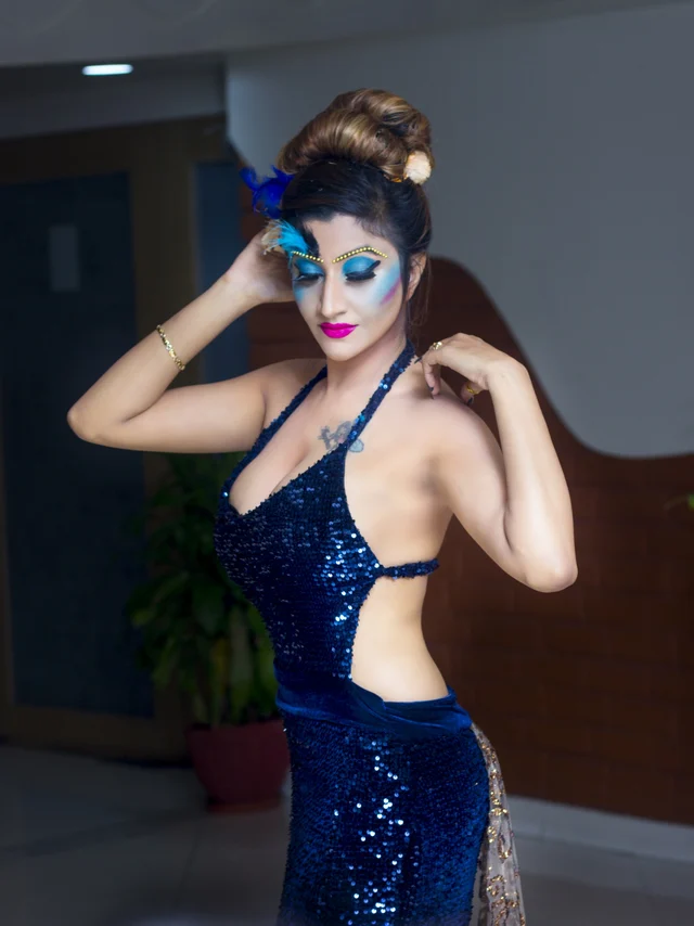 All you wanted to know about hottest blogger in town, Roshni Kapoor