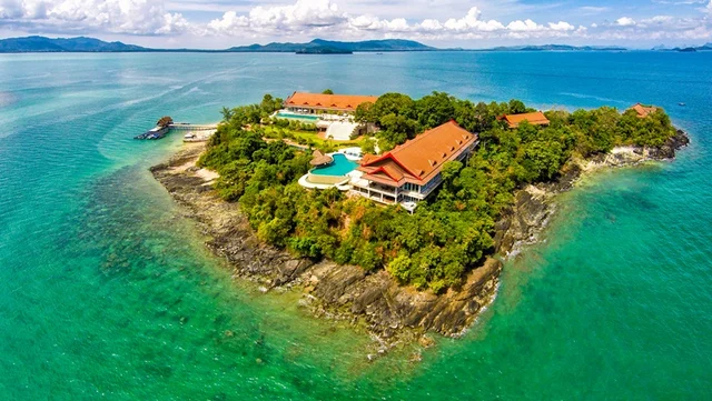 The Island of Koh Rang Noi with the Ocean View, Seaside and Bay View Villas