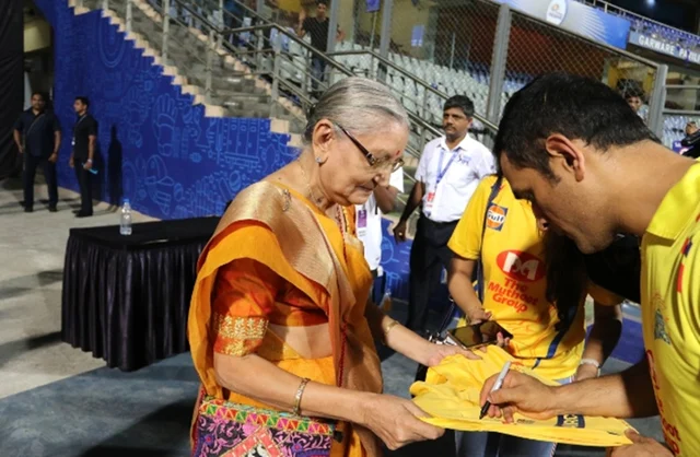 Fan-time! MS Dhoni meets old female fan at Wankhede stadium, gifts her signed T-shirt; check out photos