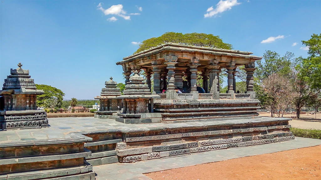 A pillared panel right in front of the temple houses a massive Nandi, the sacred bull of Shiva.