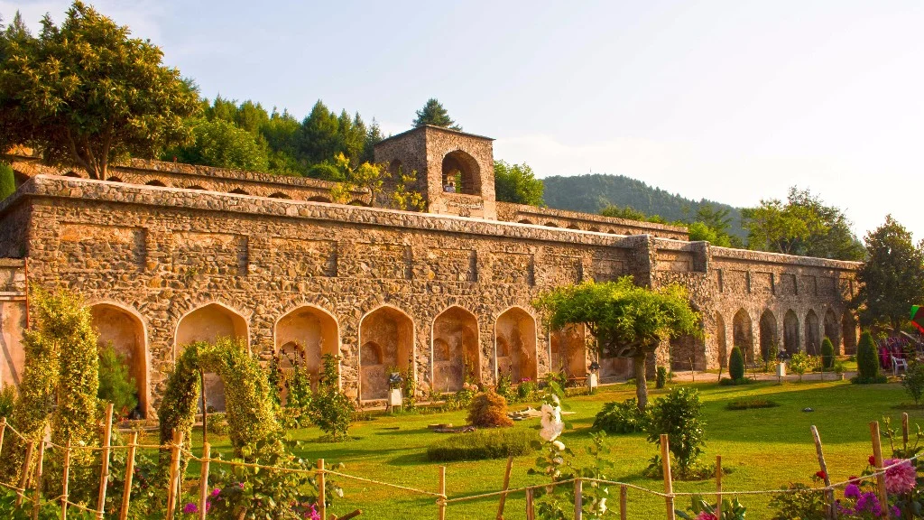 The Pari Mahal has six terraced gardens