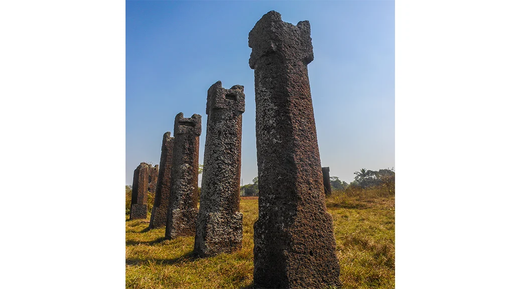 Pillars at the center of fortification