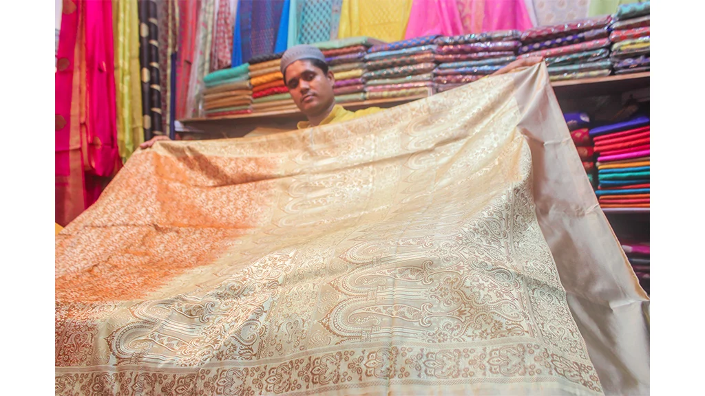 Benarasi Tanchoi <i>saris</i> are popular across India 