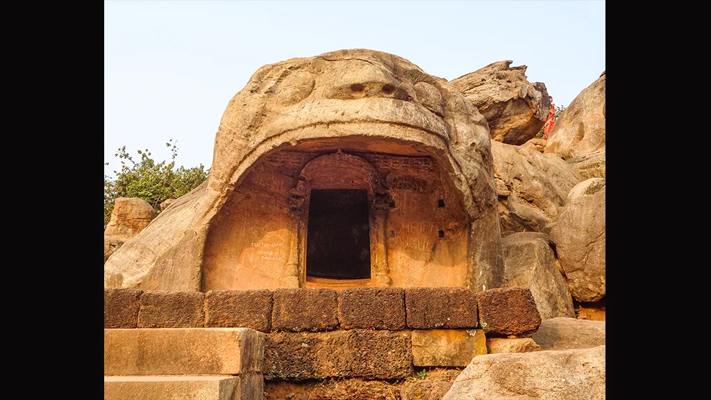Front view of Bagha Gumpha