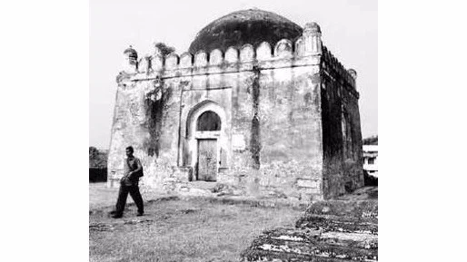 Tomb of Alauddin Hasan Bahman Shah