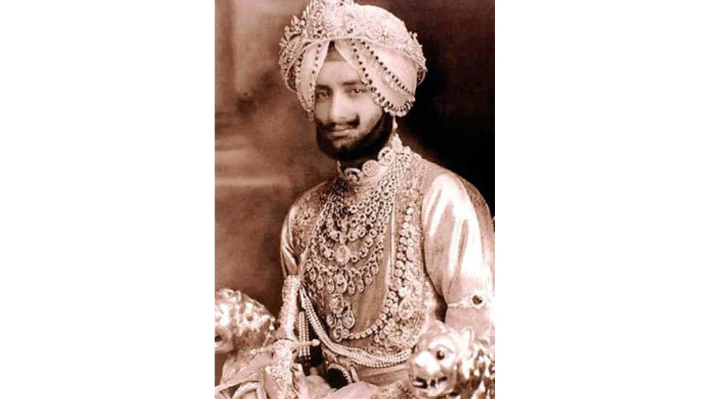 Maharaja Yadavindra Singh of Patiala, wearing the ‘Patiala Necklace’