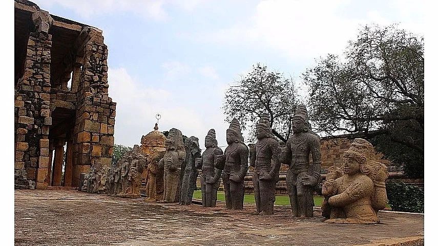 Scluptures lying outside a temple at Gandaikondacholapuram 