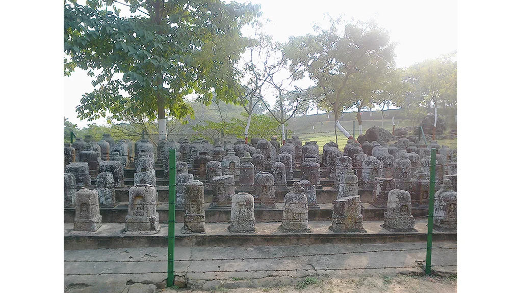 Votive stupas